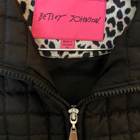 The perfect black Betsey Johnson puffer - Picture 2 of 7